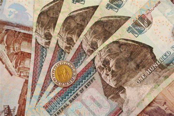 How does Egypt make money?