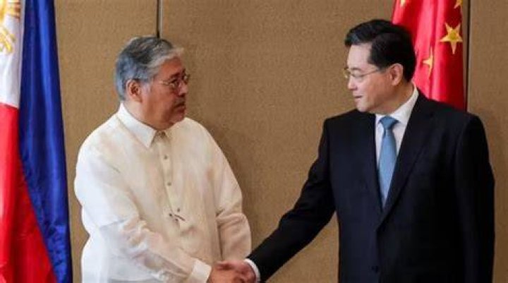What are the contribution of China to the Philippines?