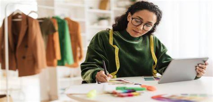 What kind of degree do I need to be a fashion designer?